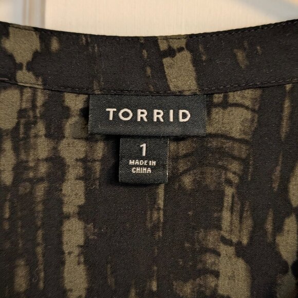Torrid Black & Olive Abstract Print Button-Front Tunic Top – Size 1 - Picture 2 of 6